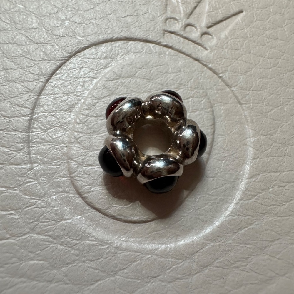 Genuine retired Pandora garnet cabochon - Picture 2 of 2